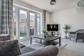 Beautiful and comfortable home away from home with free parking, fast wifi and white crisp hotel standard linen hosted by Our Home Short Stays